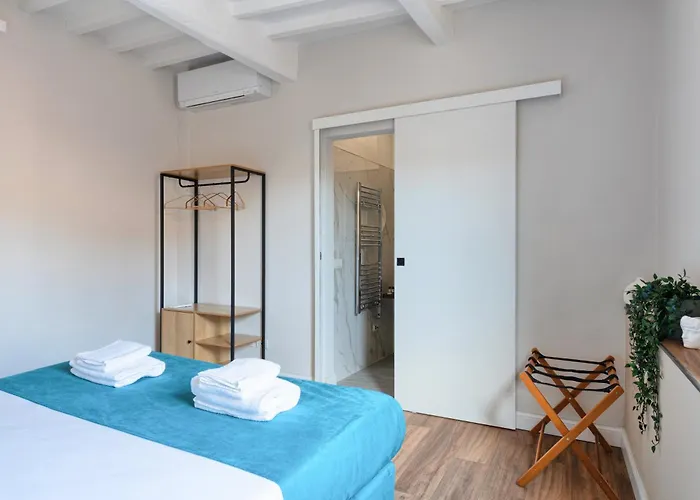 Ninni 12 * فلورنس