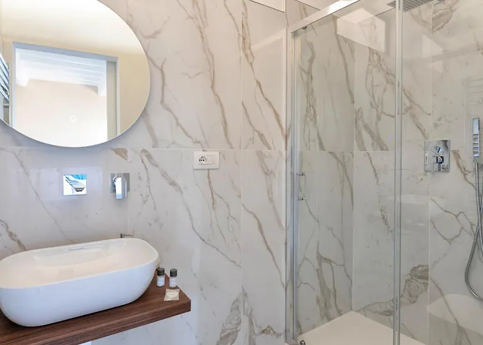 Ninni 12 * فلورنس